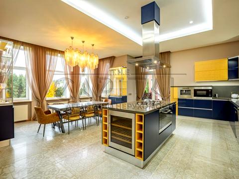 будинок за адресою с. Плюти, світанкова