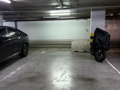 паркомісце за адресою Андрія Верхогляда вул. (Михайла Драгомирова), 16