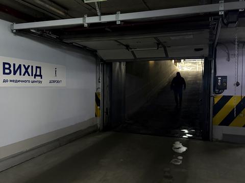 паркомісце за адресою Андрія Верхогляда вул. (Михайла Драгомирова), 16