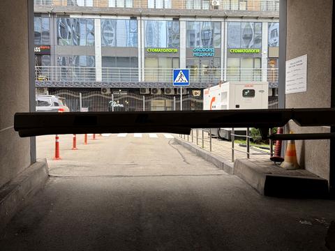 паркомісце за адресою Андрія Верхогляда вул. (Михайла Драгомирова), 16