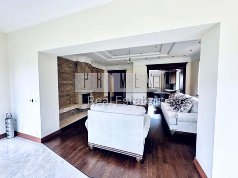 будинок за адресою Молодіжна вул.