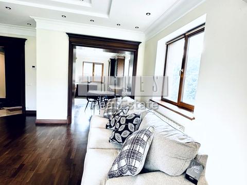 будинок за адресою Молодіжна вул.