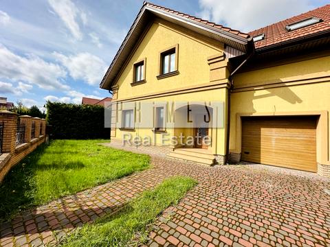 будинок за адресою Молодіжна вул.