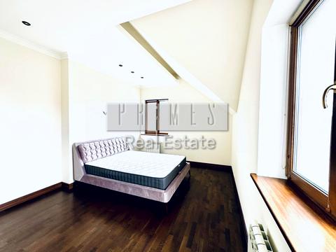 будинок за адресою Молодіжна вул.