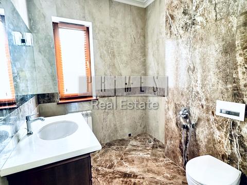 будинок за адресою Молодіжна вул.