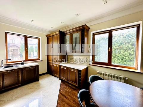 будинок за адресою Молодіжна вул.