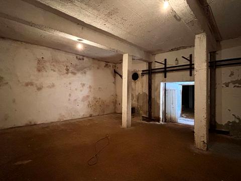 комерційна за адресою Залізничників вул., 5