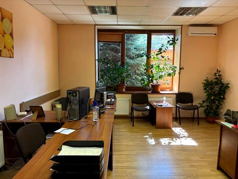 комерційна за адресою Залізничників вул., 5