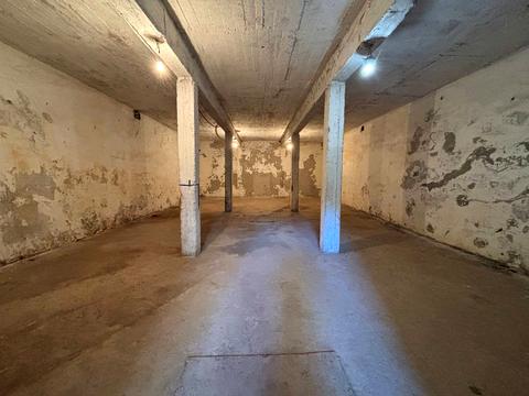 комерційна за адресою Залізничників вул., 5