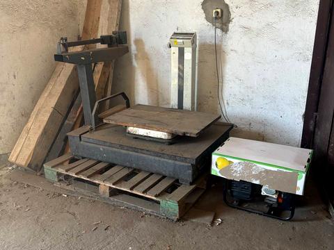 комерційна за адресою Залізничників вул., 5