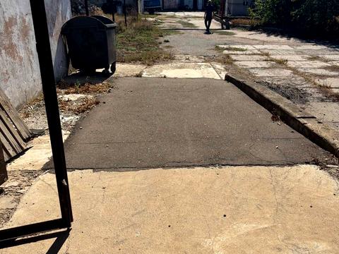 комерційна за адресою Залізничників вул., 5