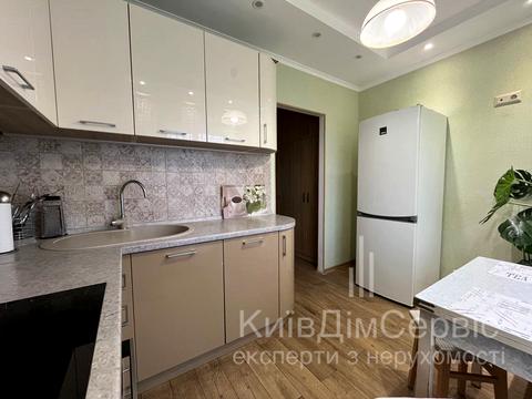 квартира за адресою Ревуцького вул., 18