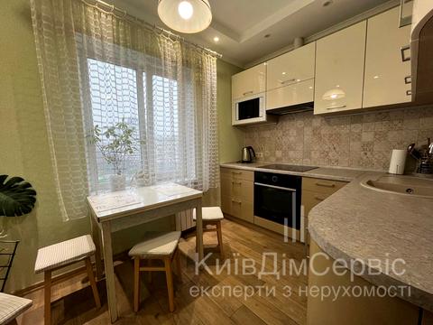 квартира за адресою Ревуцького вул., 18