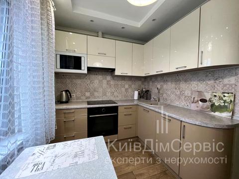 квартира за адресою Ревуцького вул., 18