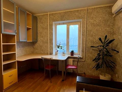 квартира за адресою Ревуцького вул., 18