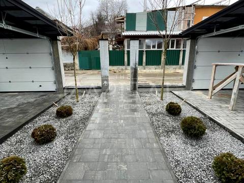 будинок за адресою Листопадна вул.