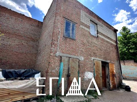 комерційна за адресою Леоніда Каденюка вул. (Пацаєва), 21