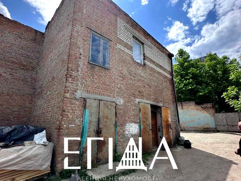 комерційна за адресою Леоніда Каденюка вул. (Пацаєва), 21