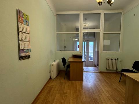 комерційна за адресою Володимира Великого вул., 5