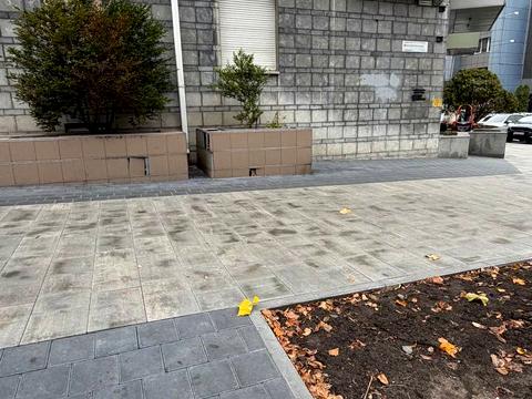 комерційна за адресою Воскресенська вул. (Леніна), 16