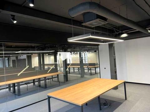 комерційна за адресою Верхній Вал вул., 24