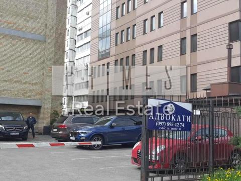 комерційна за адресою Олександра Довженка вул., 12