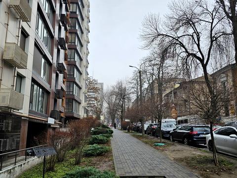 квартира за адресою Левка Лук'яненка вул. (Василя Жуковського), 16, 18, 20, 24