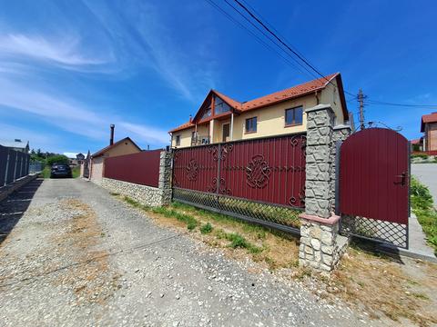 будинок за адресою Вишнева, 6