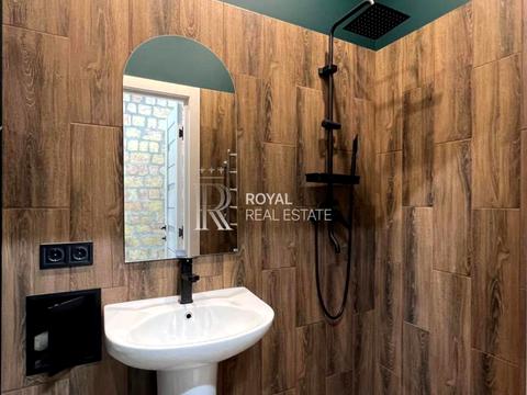 комерційна за адресою Різницька вул., 11