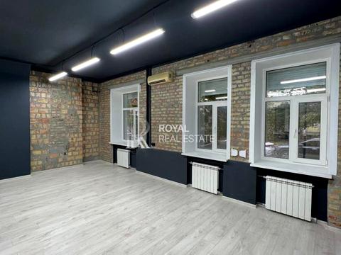 комерційна за адресою Різницька вул., 11