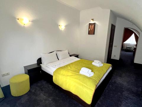 комерційна за адресою Грушевського вул., 2А