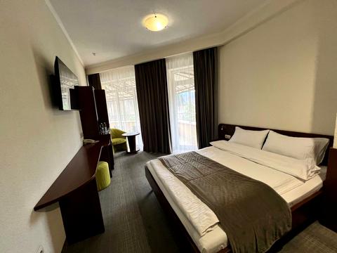 комерційна за адресою Грушевського вул., 2А