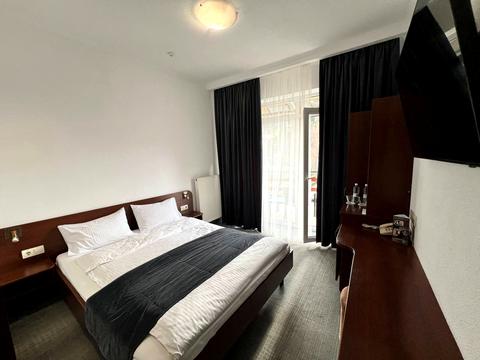 комерційна за адресою Грушевського вул., 2А