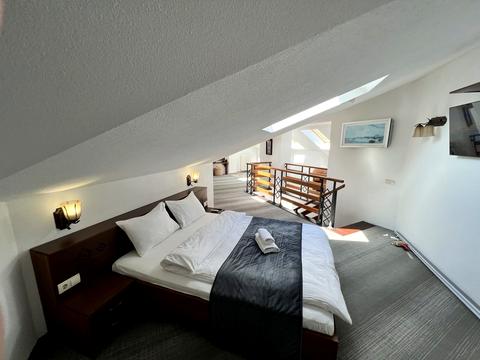 комерційна за адресою Грушевського вул., 2А