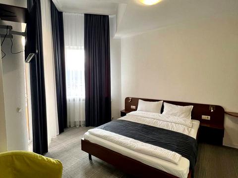 комерційна за адресою Грушевського вул., 2А