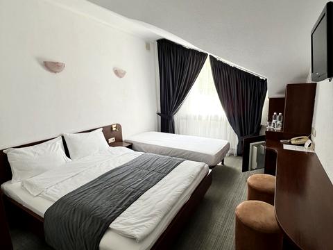 комерційна за адресою Грушевського вул., 2А