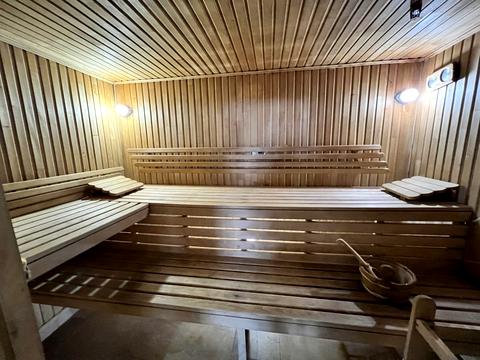 комерційна за адресою Грушевського вул., 2А