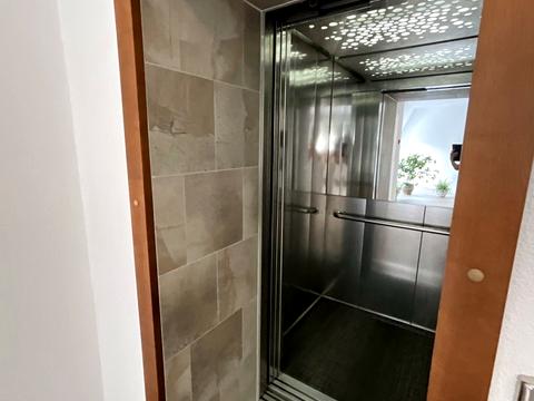 комерційна за адресою Грушевського вул., 2А