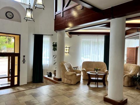 комерційна за адресою Грушевського вул., 2А