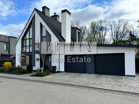 будинок за адресою Ценнтральна, 1