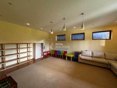 дом по адресу с. Петропавловская борщаговка,  ул.