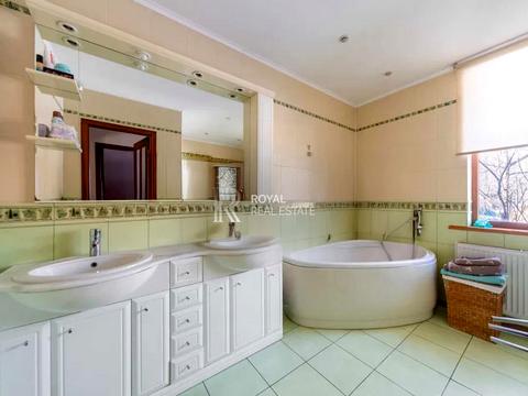 дом по адресу с. Петропавловская борщаговка,  ул.