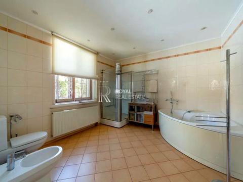 дом по адресу с. Петропавловская борщаговка,  ул.