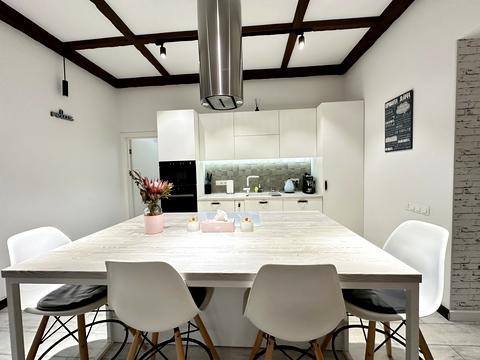 дом по адресу Евгения Коновальца ул.