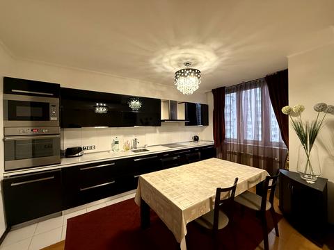 квартира за адресою Київ, Срібнокільська вул., 1