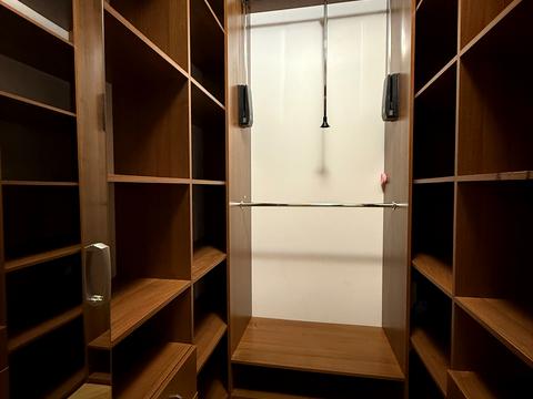 квартира за адресою Київ, Срібнокільська вул., 1