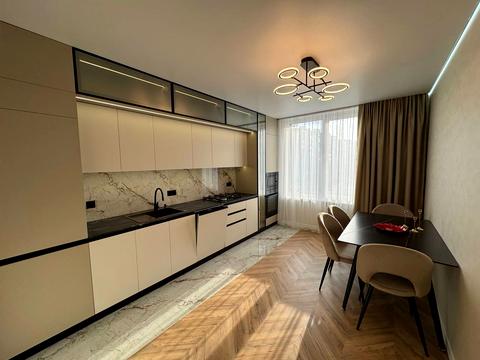 квартира за адресою Степана Бандери вул., 77-Б