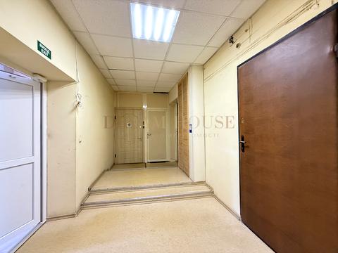 комерційна за адресою Трьохсвятительська вул., 4