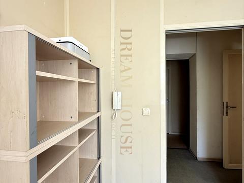 комерційна за адресою Трьохсвятительська вул., 4