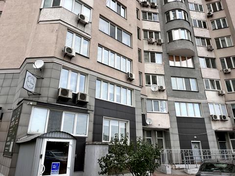 комерційна за адресою Срібнокільська вул., 1